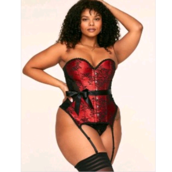 Corset - Picture 1 of 4